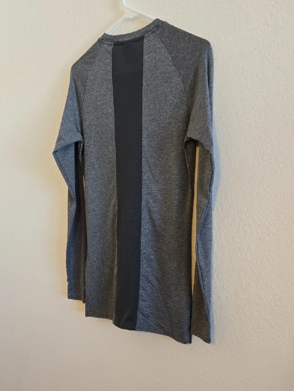 Jordan Long Sleeve Dri-Fit Performance Shirt in Dark Gray - Medium